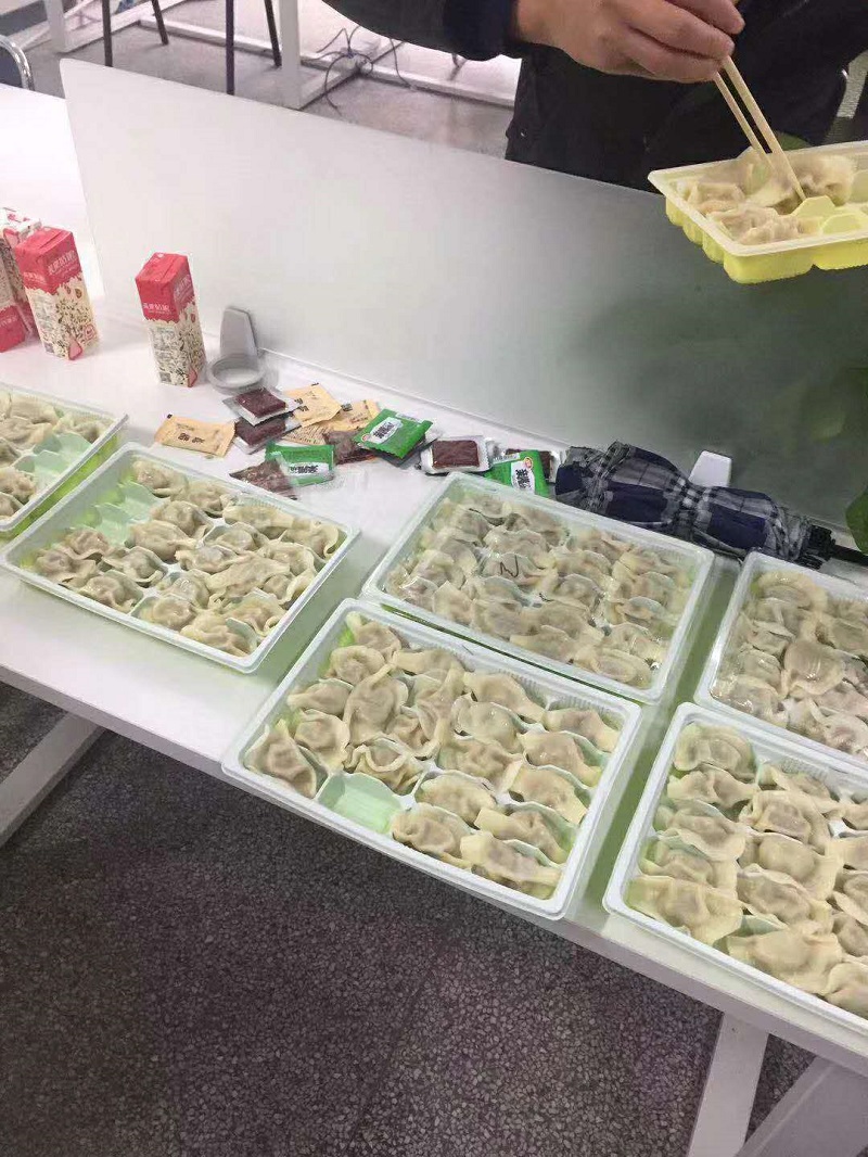 今日冬至，啟邁給全體員工送溫暖